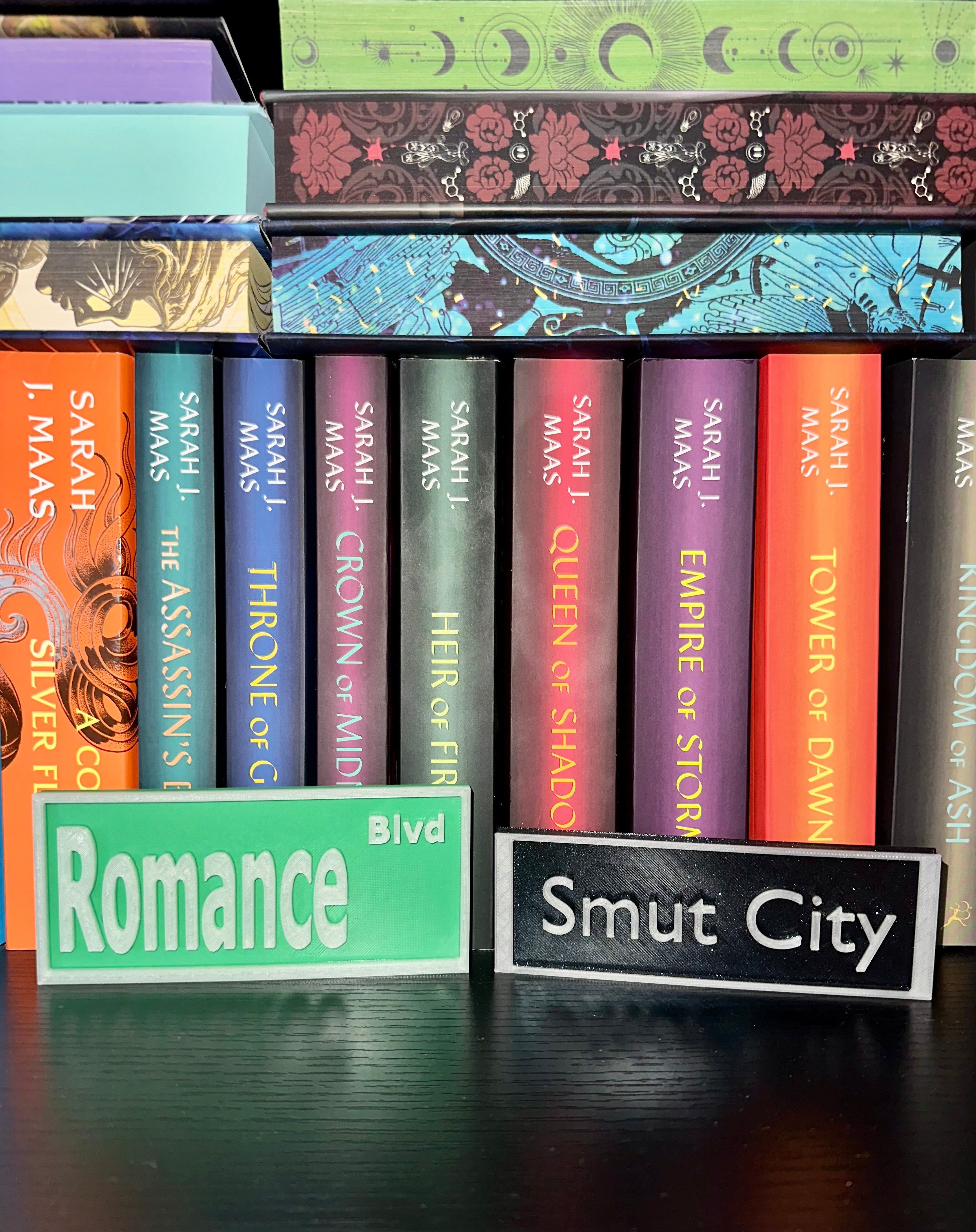 Bookshelf Bookish Decorative Plate (Customization Available)